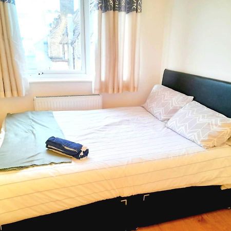 6 Bed House 3 Bathrooms Good Transport Links To London, Free Parking Exteriör bild