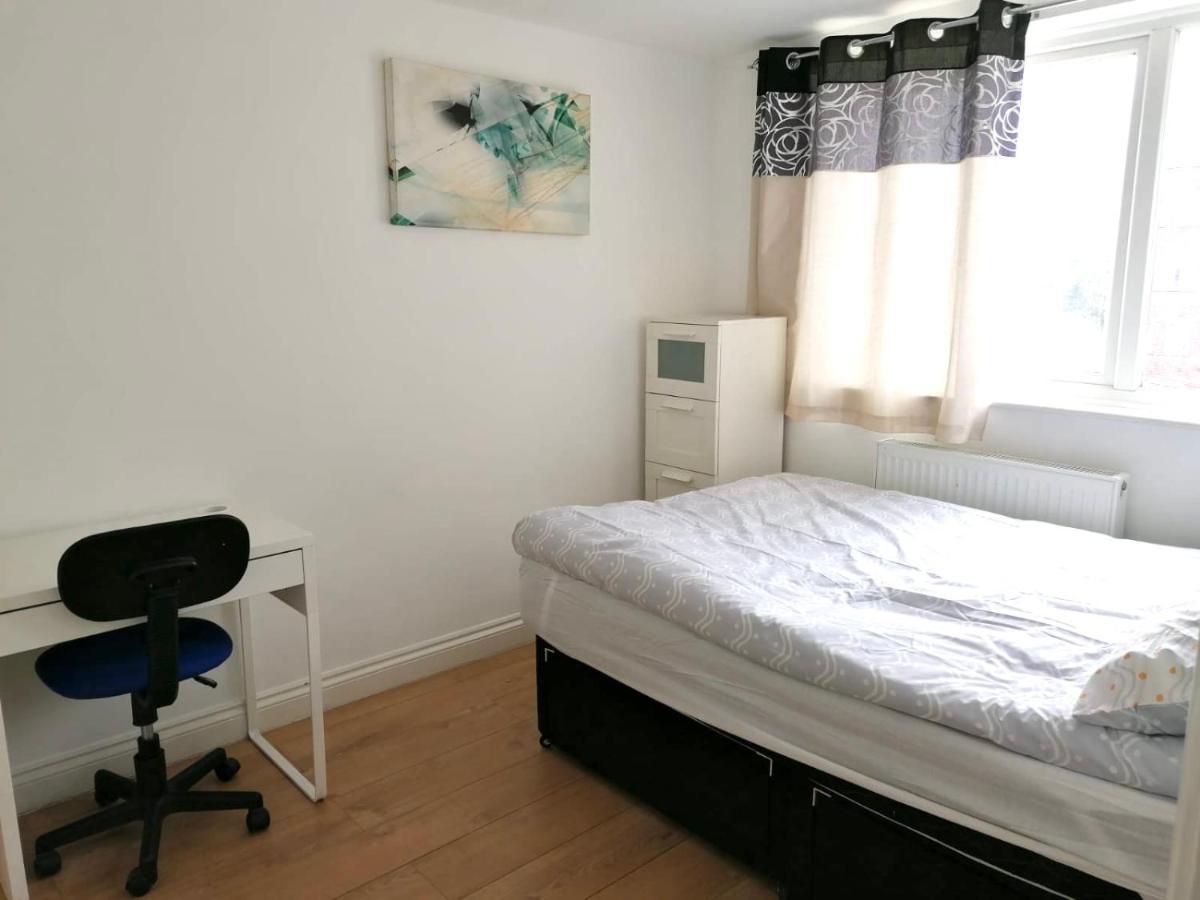 6 Bed House 3 Bathrooms Good Transport Links To London, Free Parking Exteriör bild
